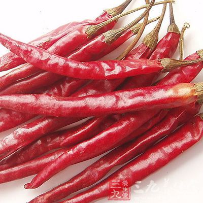 辣椒可以促进体内激素分泌，改善皮肤的状况
