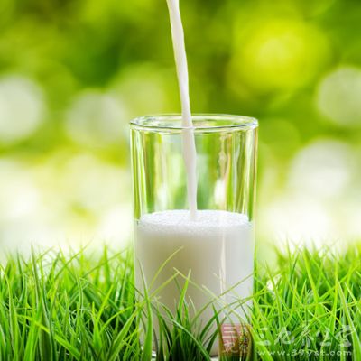 钙还有使精神安定的作用可以起到缓解疼痛的作用如牛奶