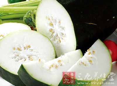 冬瓜里的葫芦巴碱主要存在于冬瓜瓤中，它能帮助人体新陈代谢，抑制糖类转化为脂肪也是冬瓜的减肥降脂功能之一
