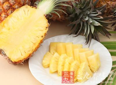 菠萝原名凤梨，原产巴西,南洋称凤梨