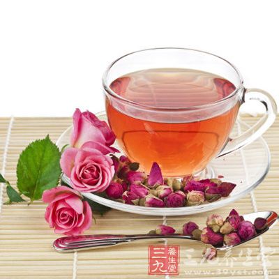 多喝菊花茶，不仅滋润清热，还可以祛除体内病菌，增强免疫力