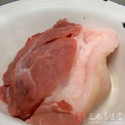 腊鸭肾用温水浸软，切片;猪瘦肉洗净