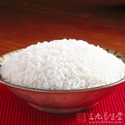　肝硬化晚期饮食中应有足够的热量,以米面为主食