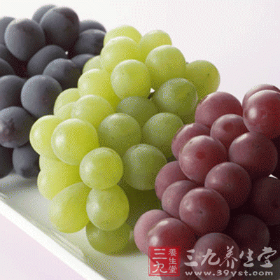 葡萄中含有矿物质钙、钾、磷、铁、蛋白质、多种维生素以及多种人体所需的氨基酸等