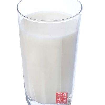 坚持每天喝一袋牛奶，即补充了钙，又能减少冠心病、动脉硬化发生的几率