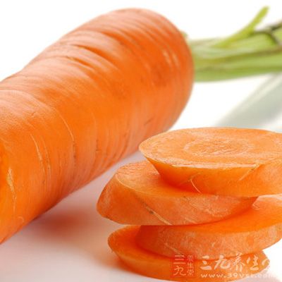 胡萝卜含有的胡萝卜素在体内可转化为维生素A，维生素A有防癌抗癌作用
