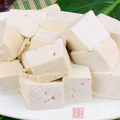 豆腐500克，红糖，白糖各100克