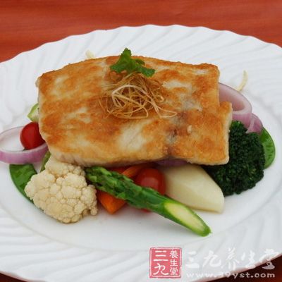 石斑鱼是一种低脂肪、高蛋白的上等食用鱼