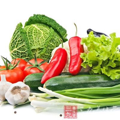 多吃些清解里热的蔬菜，可以起到滋养肝脏的作用