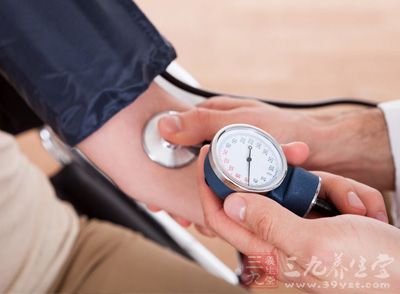正常人的血压随内外环境变化在一定范围内波动