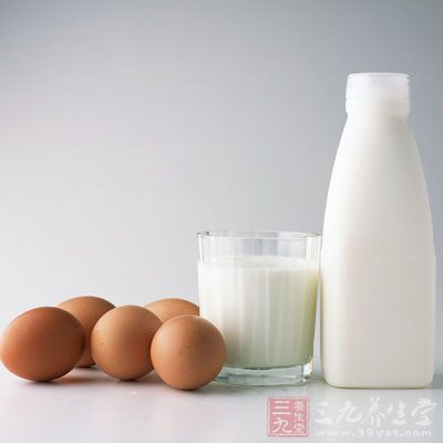 牛奶半斤，含钙300毫克