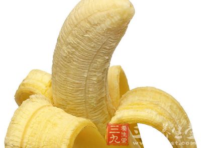 用香蕉榨汁时,可以连同香蕉皮一起榨