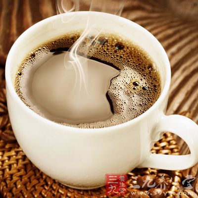 咖啡豆中的咖啡因也会刺激副交感神经，因而促进肠道的蠕动