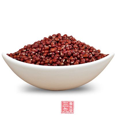 赤小豆含有较多的皂角甙，可刺激肠道，因此它有良好的利尿作用