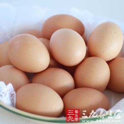 鸡蛋含有丰富的蛋白质、卵磷脂、维生素和钙、磷、铁等