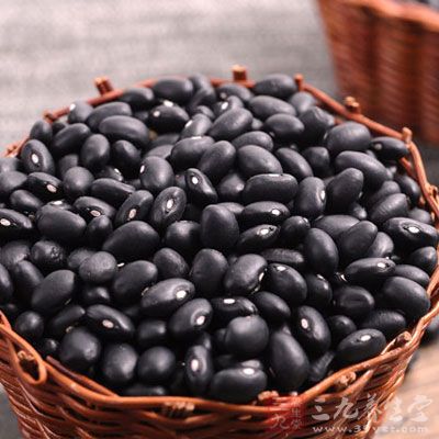 黑豆有暖肠胃、明目活血、利水解毒之效