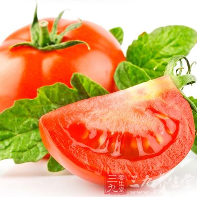 番茄多汁鲜嫩，并且含有苹果酸、柠檬酸等弱酸性的成分