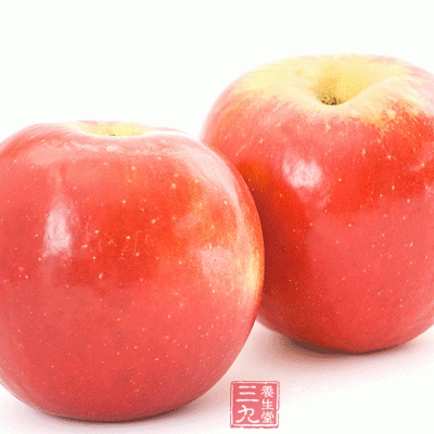 苹果营养丰富，是一种广泛使用的天然美容品