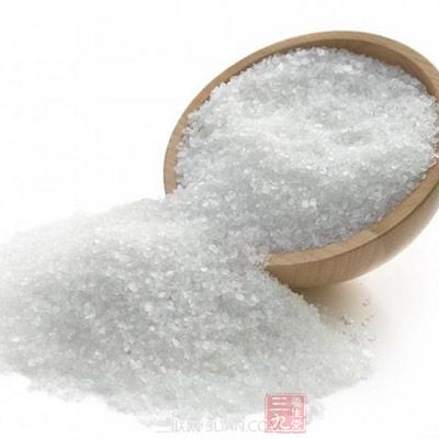 如果你有钙结石，应该减少盐分的摄取