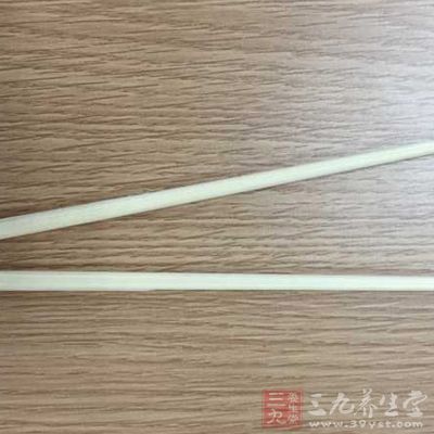 我们每天使用的筷子也很容易产生黄曲霉素