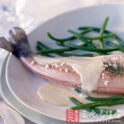 鳟鱼为鲑鱼的一种，它味甘，性温，有暖胃作用