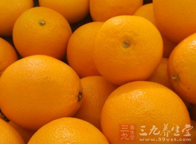 橙子中性偏凉，可理气、化痰、润肺，橙皮里有两种成分具有止咳化痰的功效