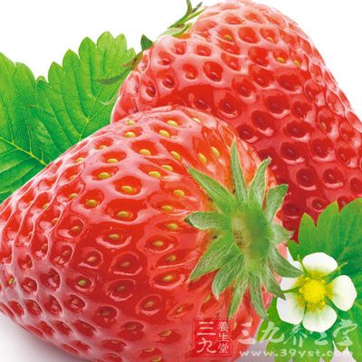 看着草莓可爱的模样、闻着草莓的阵阵清香，准妈妈开始跃跃欲试了呢