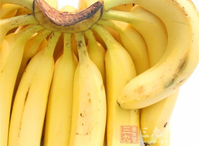 吃一些可以让我们感到快乐感的食物，如香蕉