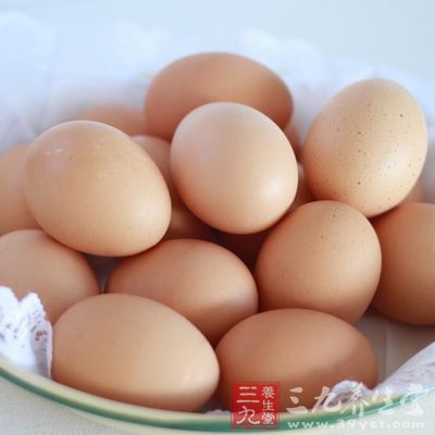 鸡蛋的蛋黄里面含有大量卵磷脂和脑磷脂