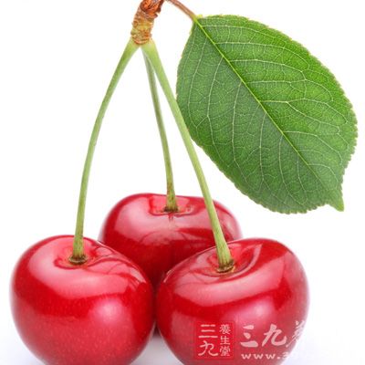 樱桃味甘性温，初发咽喉炎症，食用樱桃，可起到消炎的功效