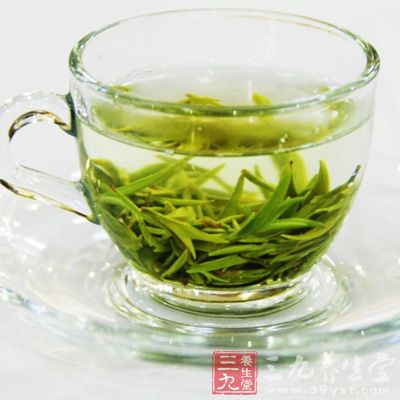 绿茶所含有浓缩多酚，能够有效抑制自由基对皮肤支持纤维造成破坏