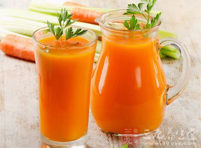 降胃火食疗方:鲜萝卜汁、绿豆粥、西瓜