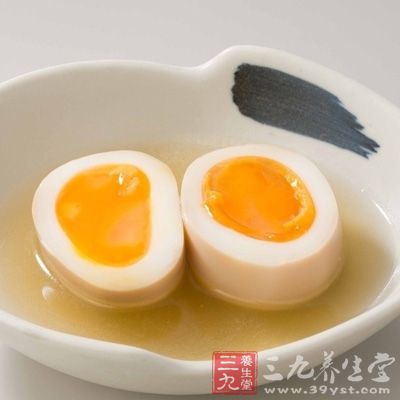 蛋黄中含有丰富的卵磷脂