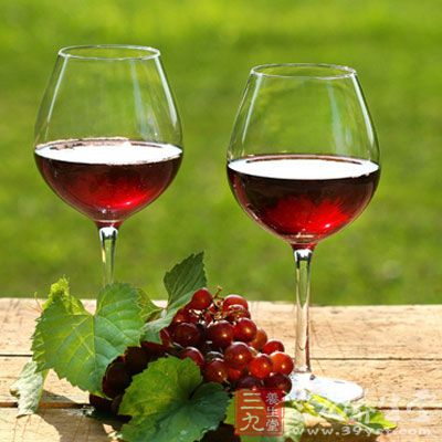 葡萄酒中也含大量的多酚