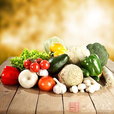 盘状红斑狼疮多食新鲜蔬菜、水果、给予优质蛋白、低脂肪、低盐、低糖、高钙饮食