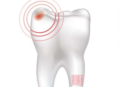 引起牙肉肿痛的原因主要是本身就患有牙龈炎或牙周炎