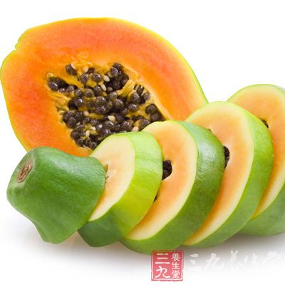 未成熟的番木瓜含有两种酶类，一种叫番木瓜蛋白酶类，一种叫番木瓜蛋白酶