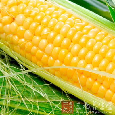 玉米是著名的抗衰老食物，含有丰富的胡萝卜素