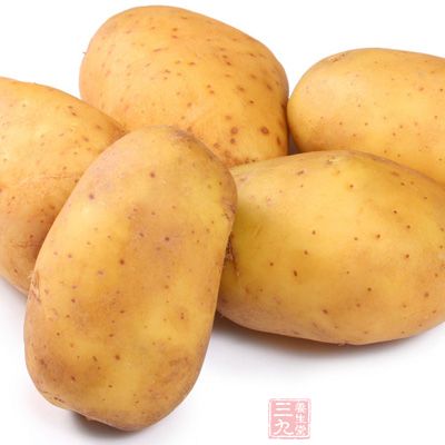 一个中等大小的土豆含有37克碳水化合物