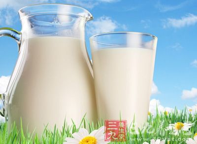 鲜牛奶是一种仅次于人类母乳的营养成份最全营养价值最高的液体食品