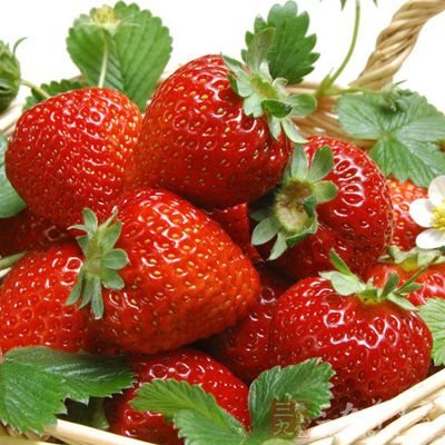 只要多吃草莓就能充分补充维生素C