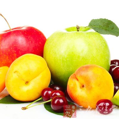 多食水果、蔬菜这类碱性食物能中和酸性环境
