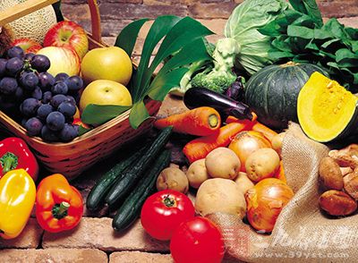 肝病患者的饮食结构要合理，要多食蔬菜、水果