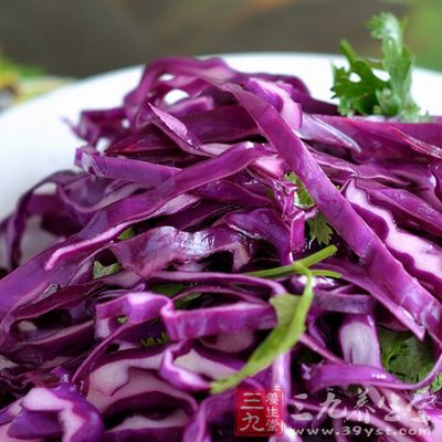 在冬春季节感冒的高发季节，也应当经常吃紫甘蓝菜