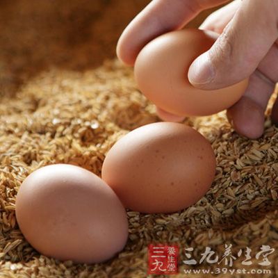 鸡蛋又名鸡卵、鸡子，是母鸡所产的卵，其外有一层硬壳