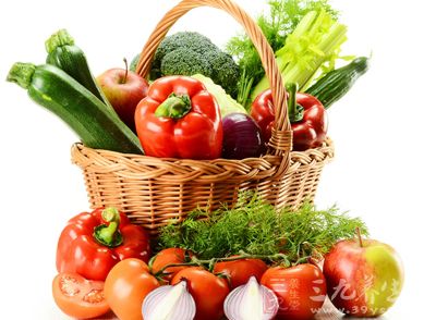 多摄取高纤维的食物，如蔬菜