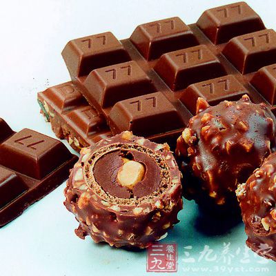 黑巧克力含有一种天然抗氧化剂黄酮素