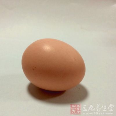鸡蛋作为一个发物，吃了鸡蛋就很有可能会出现荨麻疹的发作