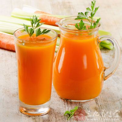 胡萝卜汁，每天约需1000毫升