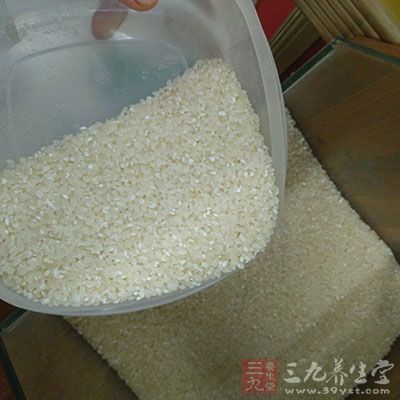 苡仁粳米粥配方：苡仁粉30～60克，陈仓米(即陈粳米)60克